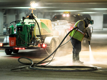 About Ian's Dustless Blasting